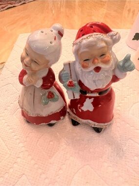 Vintage Lefton Red and White Santa and Mrs. Claus Salt & Pepper Shakers 1956